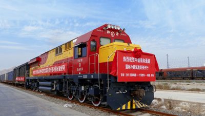 統(tǒng)籌班列運(yùn)營(yíng)管理、貨源組織、開(kāi)行計(jì)劃、跨境聯(lián)運(yùn)，爭(zhēng)取圖定班列、運(yùn)費(fèi)下浮和班列補(bǔ)貼等政策，對(duì)各港口定位和布局優(yōu)化調(diào)整，重點(diǎn)開(kāi)展中歐、中亞、南亞、西部陸海新通道國(guó)際班列貨源組織、開(kāi)行計(jì)劃，推進(jìn)班列運(yùn)營(yíng)管理和通道建設(shè)；零擔(dān)貨物去程班列集拼集運(yùn)和回程班列集散分撥；整車(chē)貨物及大宗物資集拼集運(yùn)和分撥加工等業(yè)務(wù)，在國(guó)際班列沿線(xiàn)重要節(jié)點(diǎn)布局海外加工基地、物流基地及海外倉(cāng)等，增強(qiáng)國(guó)際班列集聚輻射效應(yīng)。