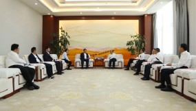  蘭洽會(huì)期間甘肅省商務(wù)廳與烏茲別克斯坦鐵路集裝箱公司交流座談